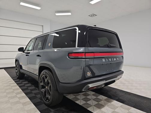 2024 Rivian R1S Adventure Quad Motor Large Pack