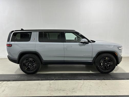 Limestone 2023 Rivian R1S Adventure Package