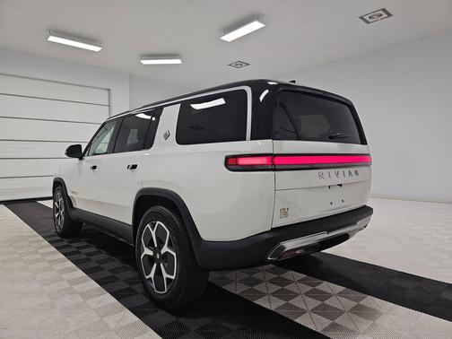 2023 Rivian R1S Adventure
