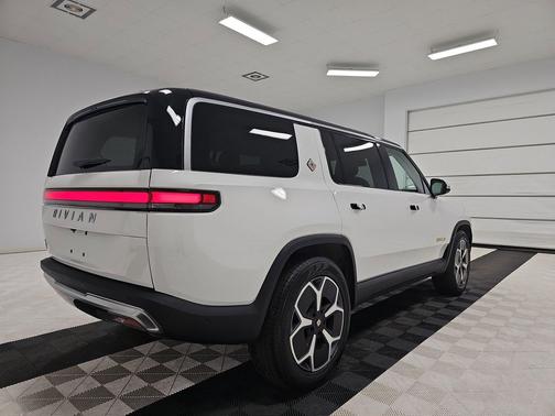 2023 Rivian R1S Adventure
