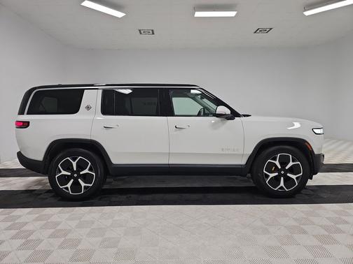 2023 Rivian R1S Adventure