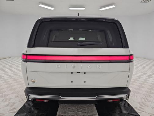 2023 Rivian R1S Adventure