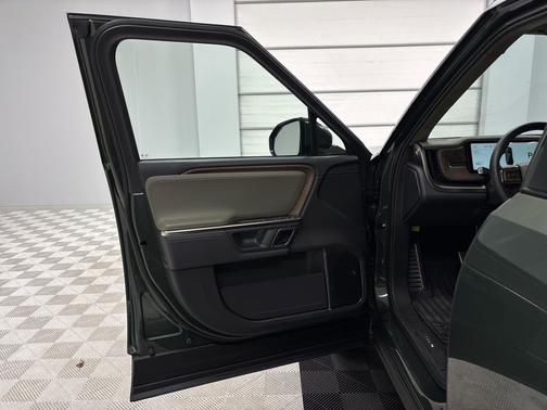 2023 Rivian R1S Adventure