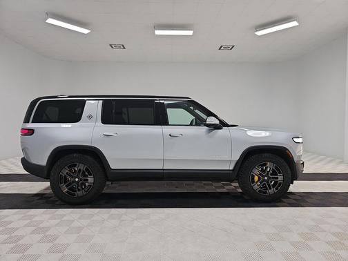 2024 Rivian R1S Adventure Quad Motor Large Pack