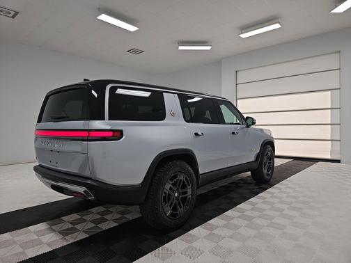2024 Rivian R1S Adventure Quad Motor Large Pack