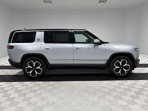 2024 Rivian R1S Adventure Package