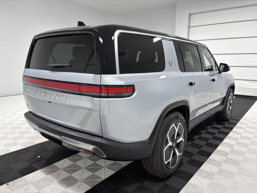 2024 Rivian R1S Adventure Package