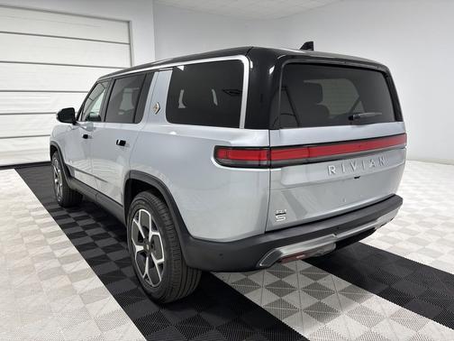 2024 Rivian R1S Adventure Package