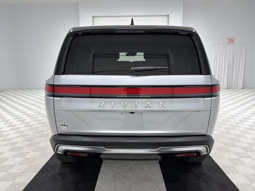 2024 Rivian R1S Adventure Package