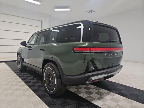 2025 Rivian R1S Adventure trim
