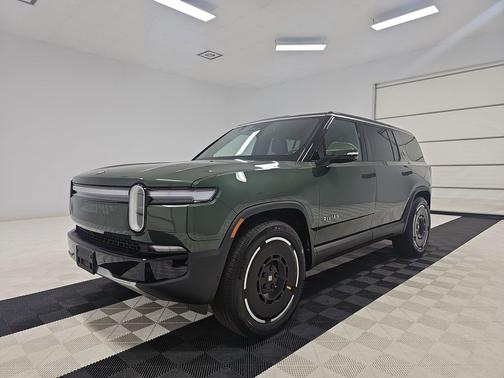 2025 Rivian R1S Adventure trim
