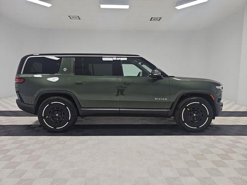 2025 Rivian R1S Adventure trim