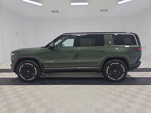 2025 Rivian R1S Adventure trim