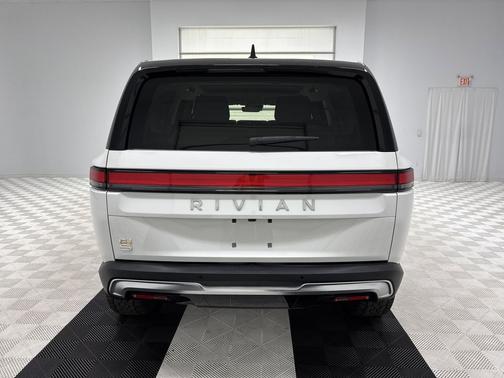 2023 Rivian R1S Adventure