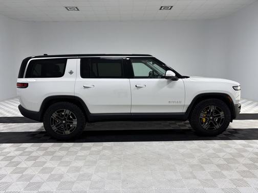 2023 Rivian R1S Adventure
