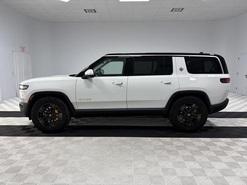 2023 Rivian R1S Adventure