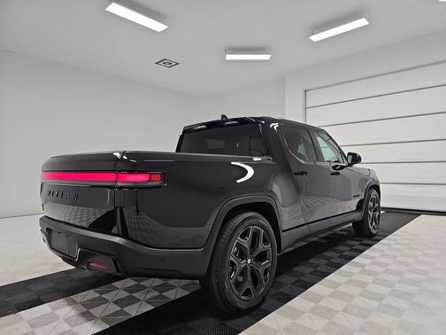 2025 Rivian R1T Adventure trim