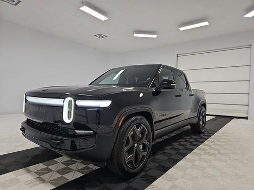2025 Rivian R1T Adventure trim