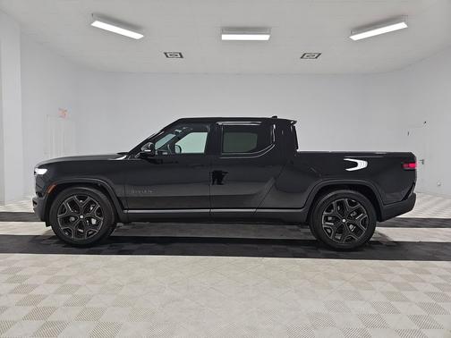 2025 Rivian R1T Adventure trim