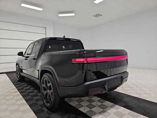 2025 Rivian R1T Adventure trim