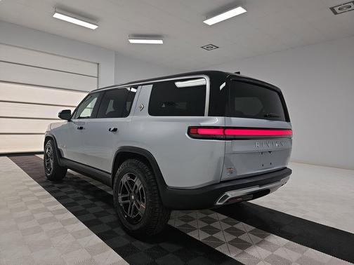 2024 Rivian R1S Adventure Quad Motor Large Pack