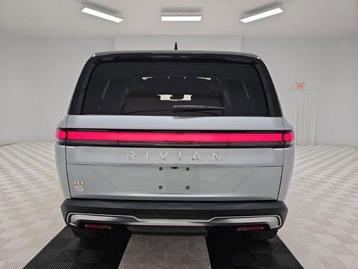 2024 Rivian R1S Adventure Quad Motor Large Pack