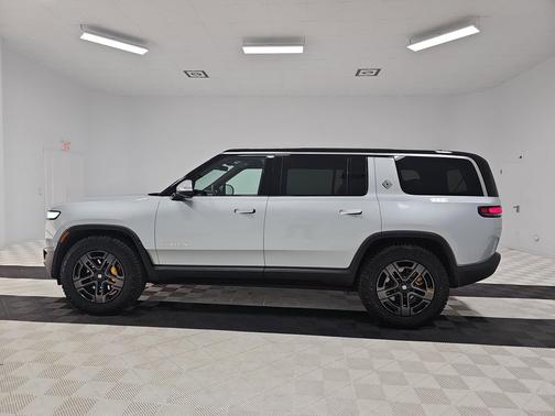 2024 Rivian R1S Adventure Quad Motor Large Pack