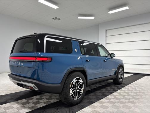 Rivian Blue 2023 Rivian R1S Adventure