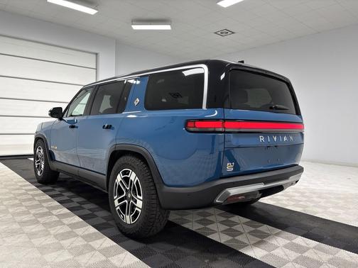 Rivian Blue 2023 Rivian R1S Adventure