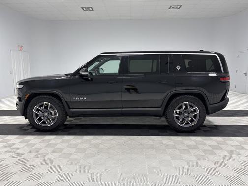 2024 Rivian R1S Adventure Package