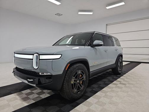 2023 Rivian R1S Adventure