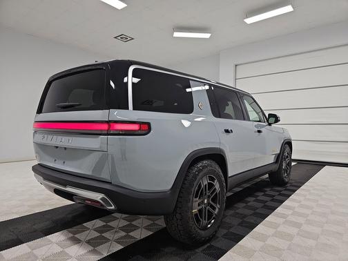 2023 Rivian R1S Adventure