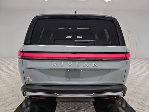 2023 Rivian R1S Adventure