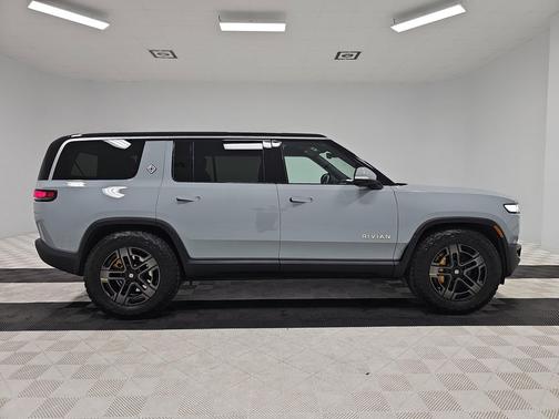 2023 Rivian R1S Adventure