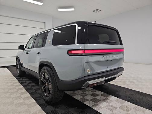 2023 Rivian R1S Adventure