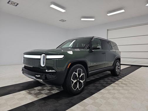 2023 Rivian R1S Adventure Package