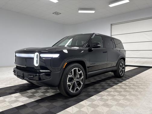 Midnight paint 2025 Rivian R1S Adventure trim