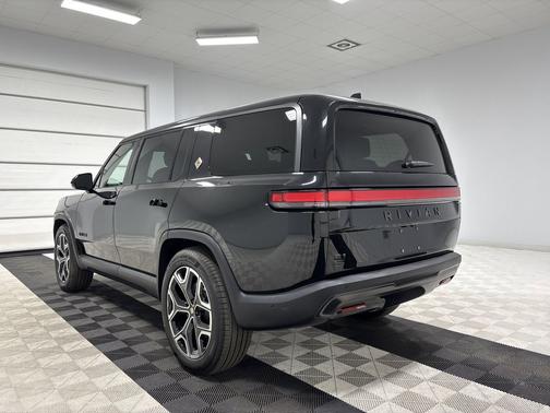 Midnight paint 2025 Rivian R1S Adventure trim