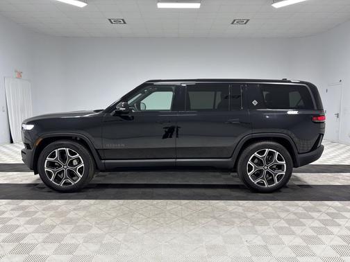 Midnight paint 2025 Rivian R1S Adventure trim