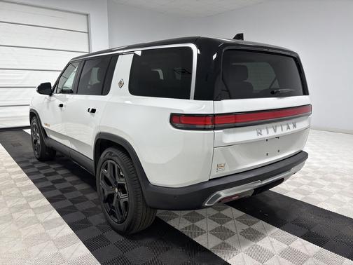2023 Rivian R1S Adventure