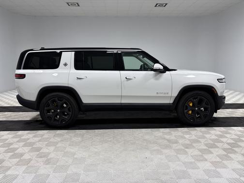 2023 Rivian R1S Adventure