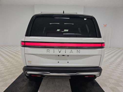 2023 Rivian R1S Adventure