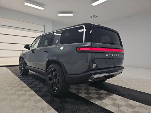 2024 Rivian R1S Adventure Quad Motor Large Pack