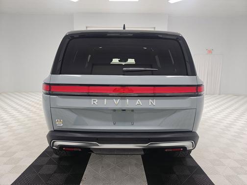 2024 Rivian R1S Adventure Quad Motor Large Pack