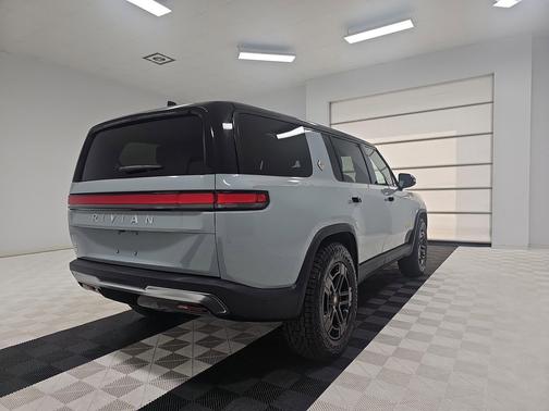2024 Rivian R1S Adventure Quad Motor Large Pack