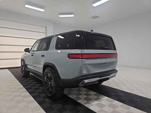 2024 Rivian R1S Adventure Quad Motor Large Pack