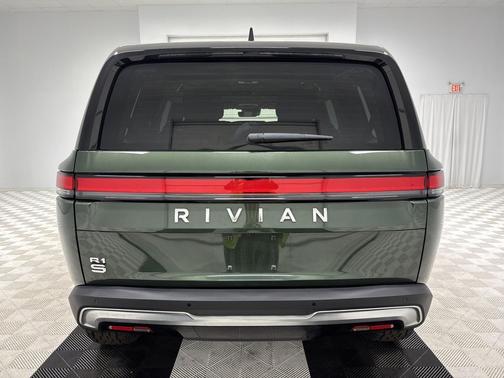 2024 Rivian R1S Adventure Package