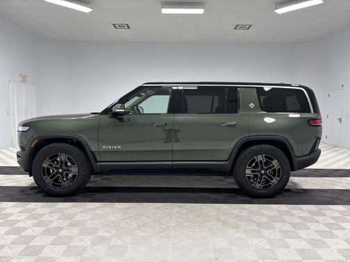 2024 Rivian R1S Adventure Package