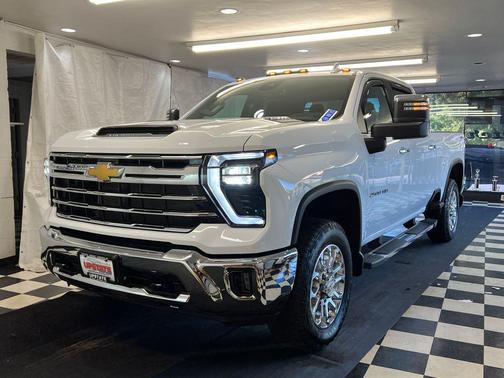 Summit White 2025 Chevrolet Silverado 2500 LTZ