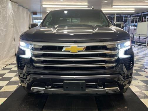 Dark Ash Metallic 2023 Chevrolet Silverado 1500 High Country